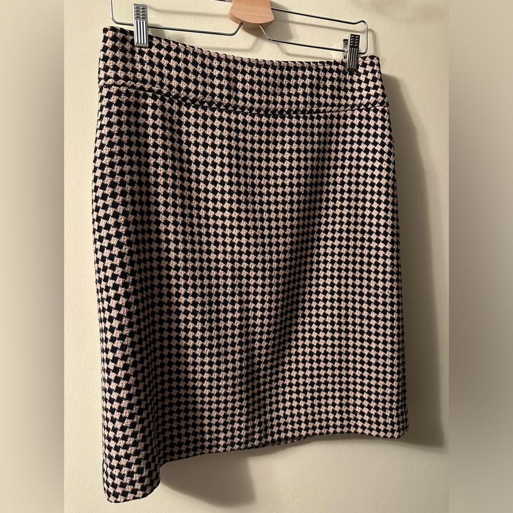 Super cute Talbots wool blend skirt size 8, black and tan checkerboard pattern